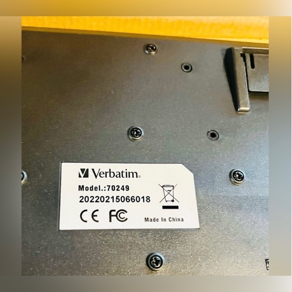 (BRAND NEW) VERBATIM SLIMLINE CORDED USB KEYBOARD & MOUSE (MODEL 70249) (IN BOX) - Picture 6 of 8